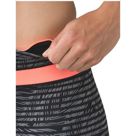 Lululemon Run Inspire Crop II, Full On Luxtreme, Black Grapefruit, Size 6 - Picture 3 of 10